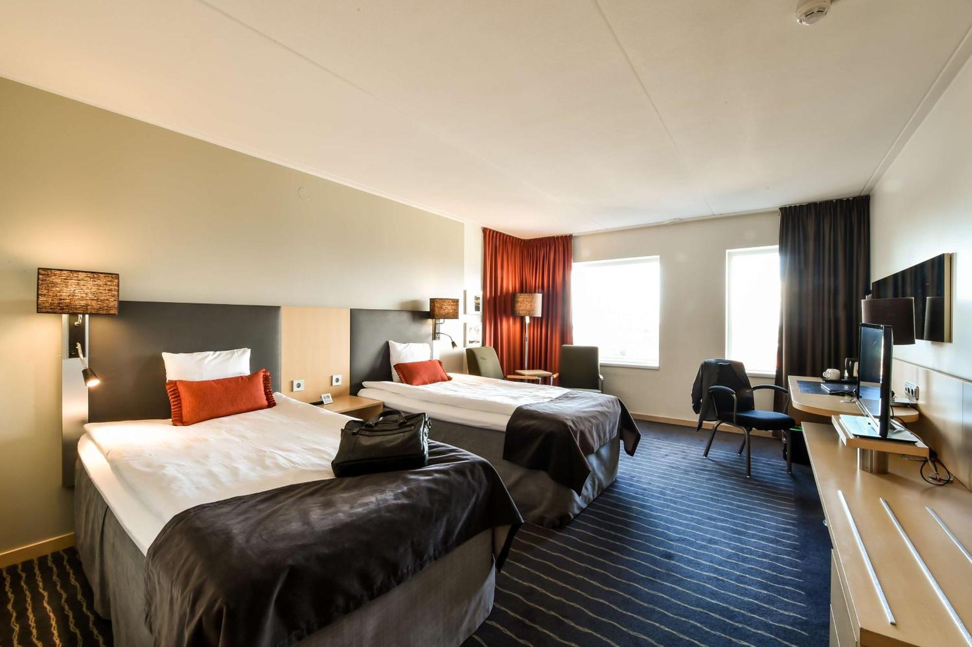 Twin Room,1649926421:JPEG